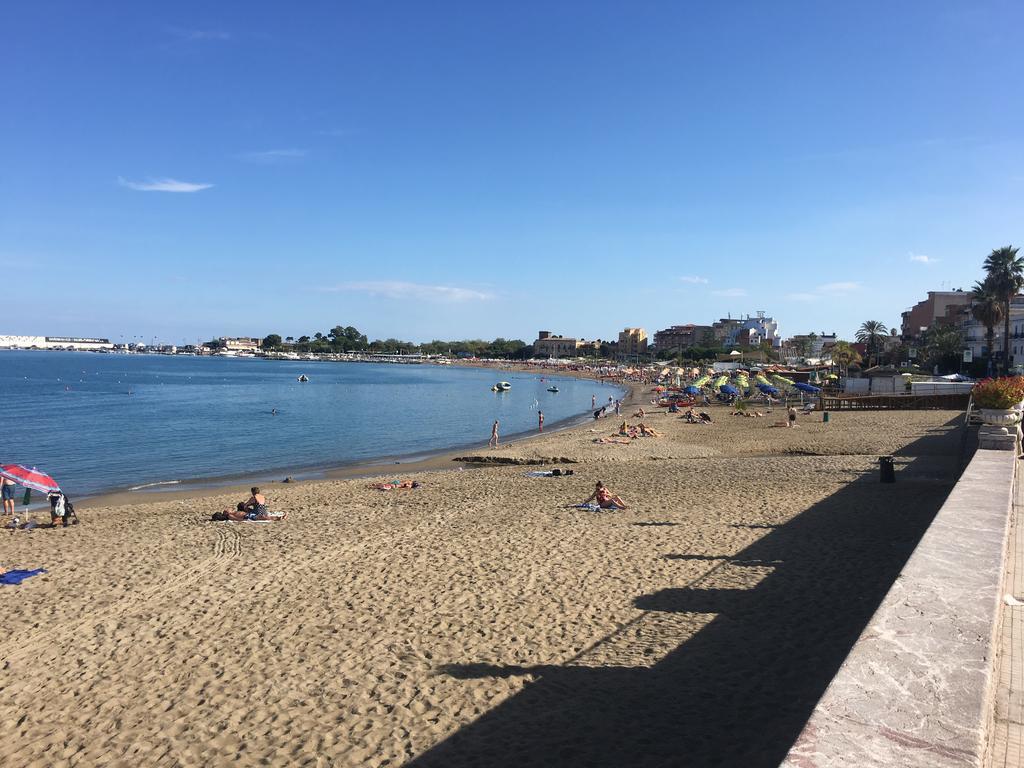 Апарт отель Baia Di Naxos Джардини-Наксос Экстерьер фото